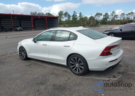 2021 Volvo S60 T5 Momentum z USA, uszkodzony, nr VIN 7JR102FK5MG091631
